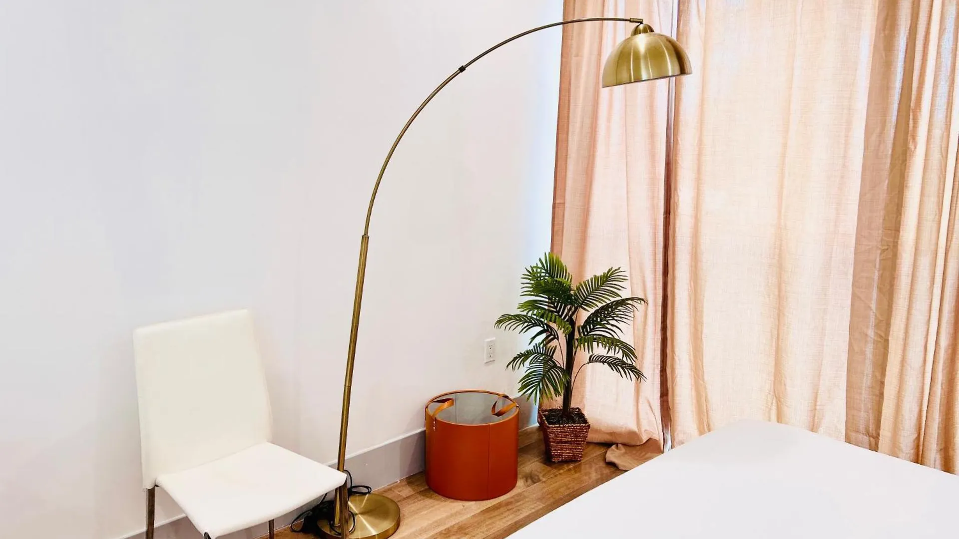 New Lux Skyline Loft In La location
