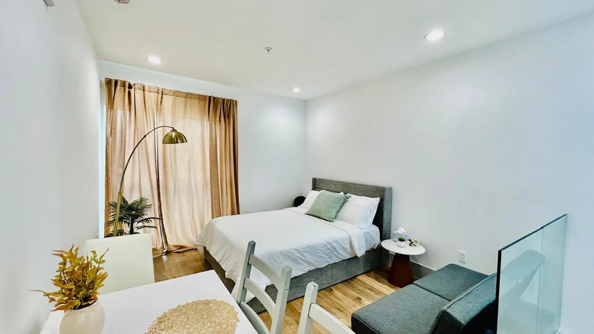 New Lux Skyline Loft In La Aparthotel Los Angeles United States